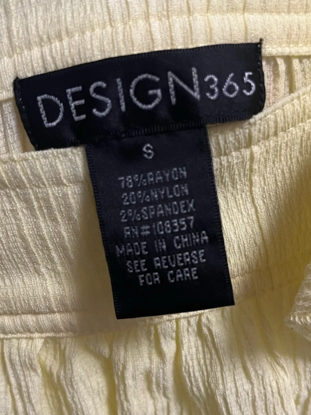 Design365 Textured Ruffle Top - Picture 2 of 2